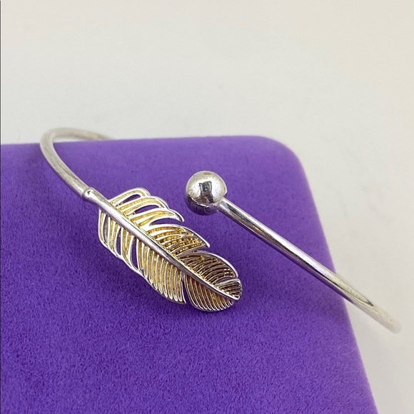 Jewelry - 💛 Elegant 999 Silver Plated  Feather Bangle
